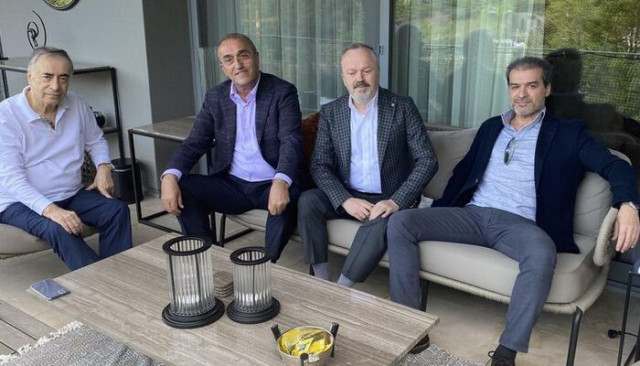 Galatasaraylı yöneticilerden Başkan Cengiz'e ziyaret