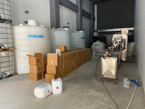 Tuzla'daki operasyonda 47 ton metil alkol ele geçirildi