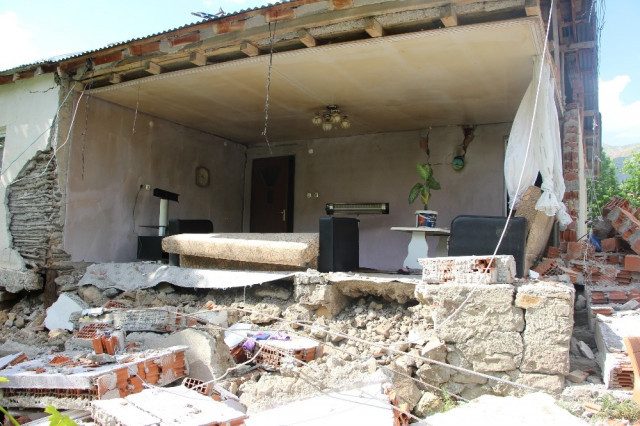 Bingöl sallanmaya devam ediyor! 219 artçı deprem oldu