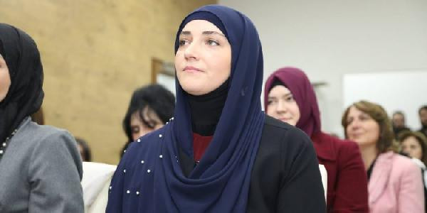 Sırbistan'da bir ilk: Başörtülü vekil meclise girdi