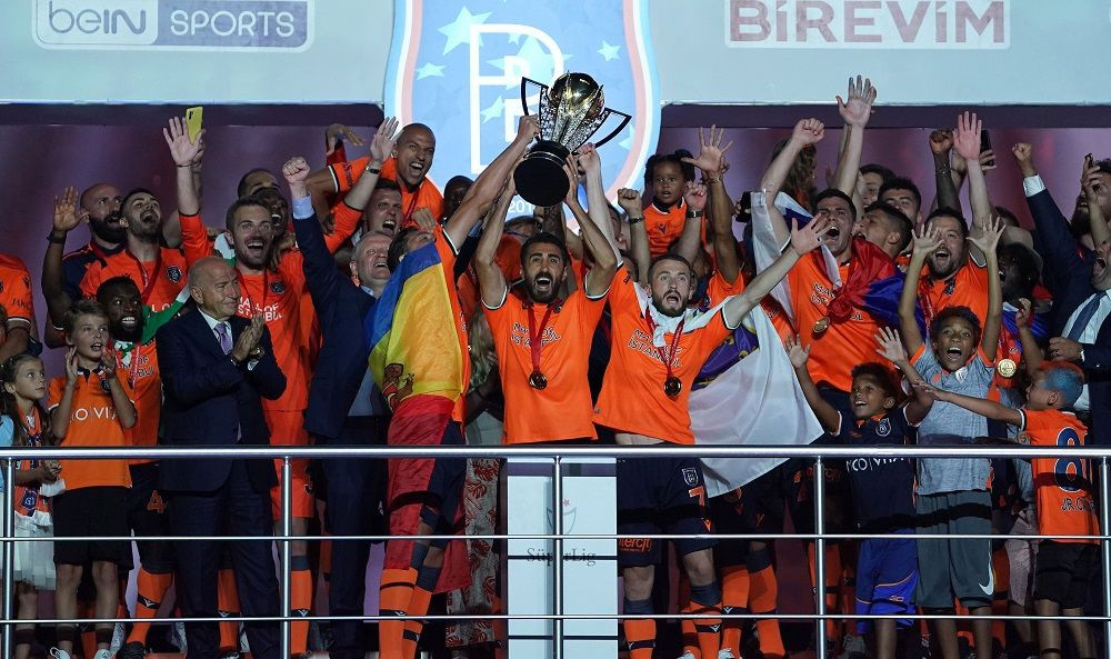 Medipol Başakşehir şampiyonluk kupasını aldı