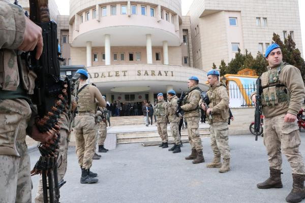 Şanlıurfa'da 14 asker gözaltına alındı