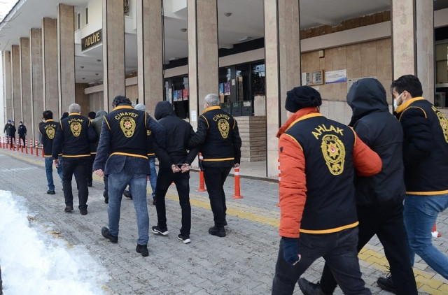 Eskort şebekesi çökertildi! 2 ayda 782 bin TL kazanmışlar