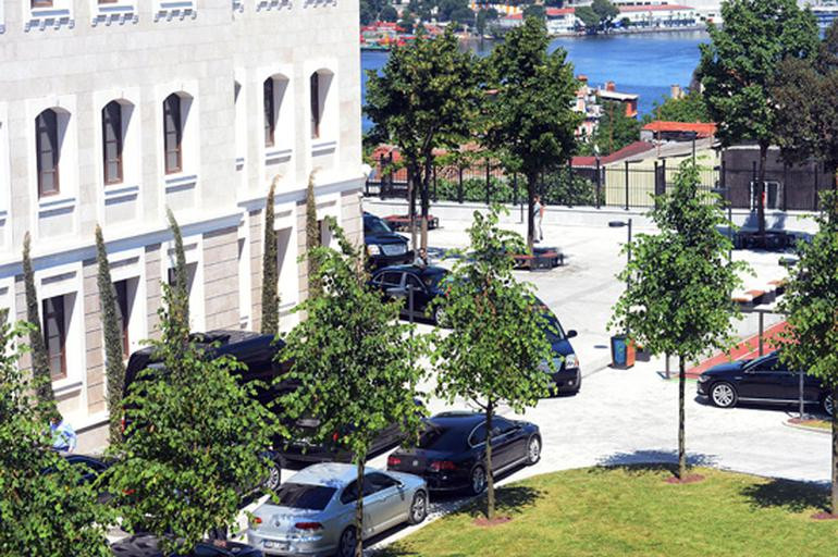 Mezun Oldugu Okulun Ismi Degisti Sanal Basin